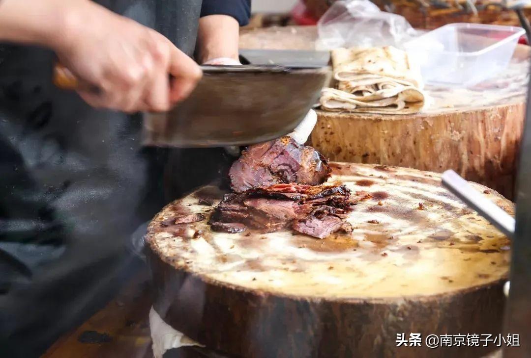 最新Win10版本探索，小巷中的美食秘境