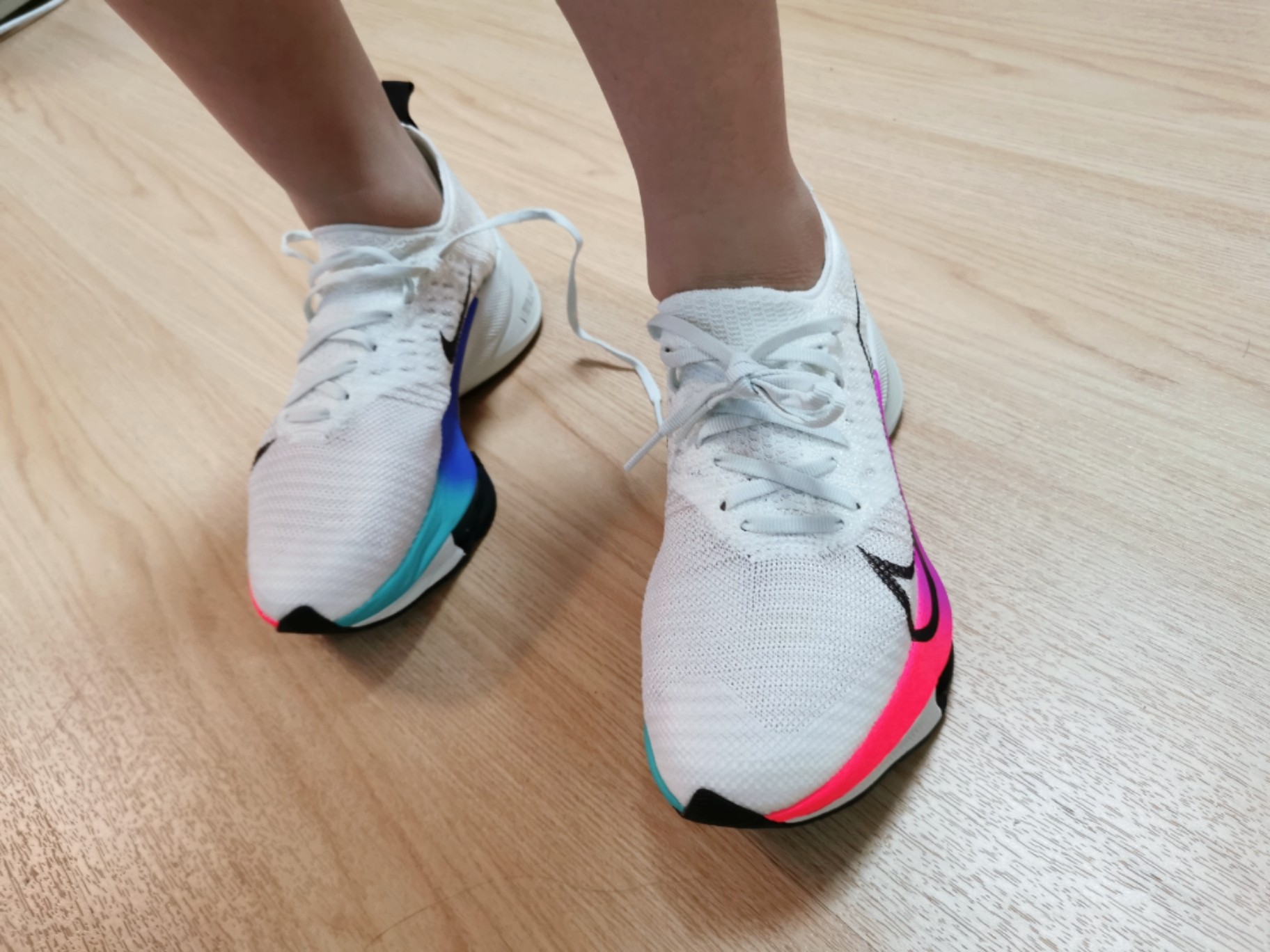 Nike最新款跑鞋，小巷中的隐藏宝藏