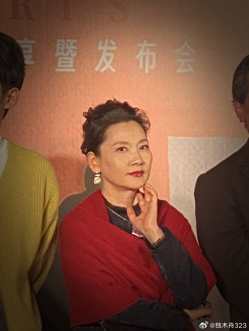 何赛飞最新视频,何赛飞最新视频，变化中的学习之旅，自信与成就感的源泉