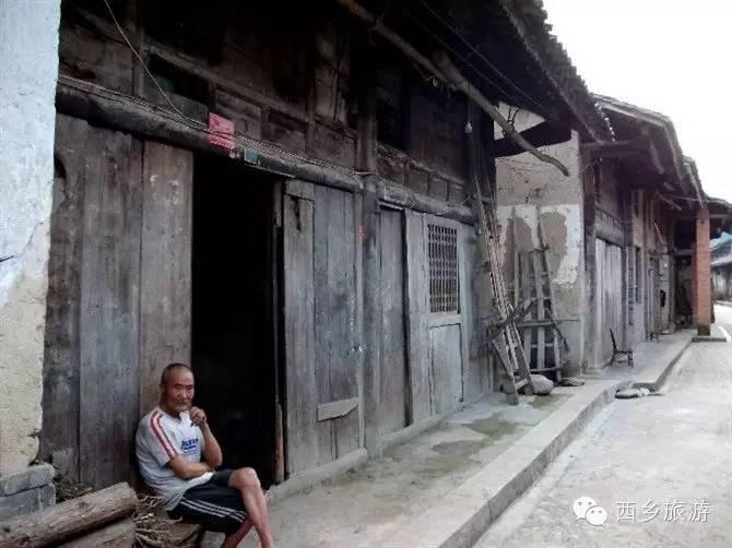 人民网揭秘，小巷深处的独特风味，隐藏版特色小店惊艳亮相