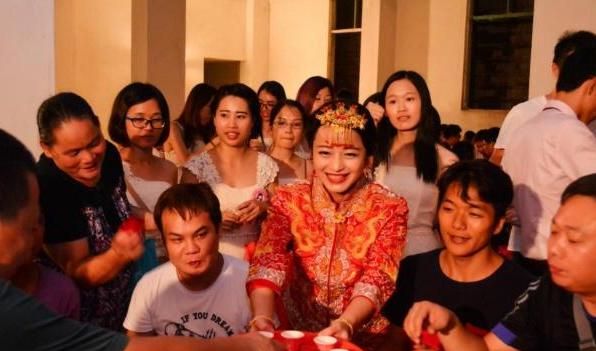 婚礼上的演员，变化、学习与自信的力量