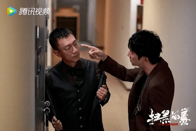 最新剧商业热议风暴，掀起全民讨论狂潮！