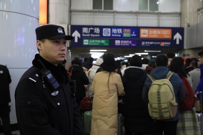 最新警方信息揭秘，公众安全的新视角与深度探讨