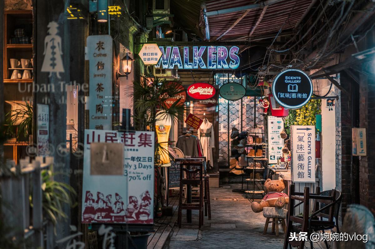 揭秘城市隐藏魅力，最新房市新闻与小巷深处的特色小店齐探秘