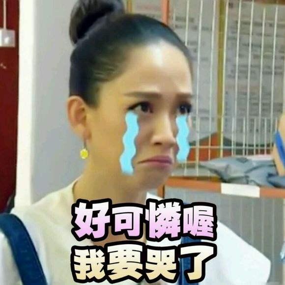 郑爽最新短发亮相，探寻小巷特色小店之旅