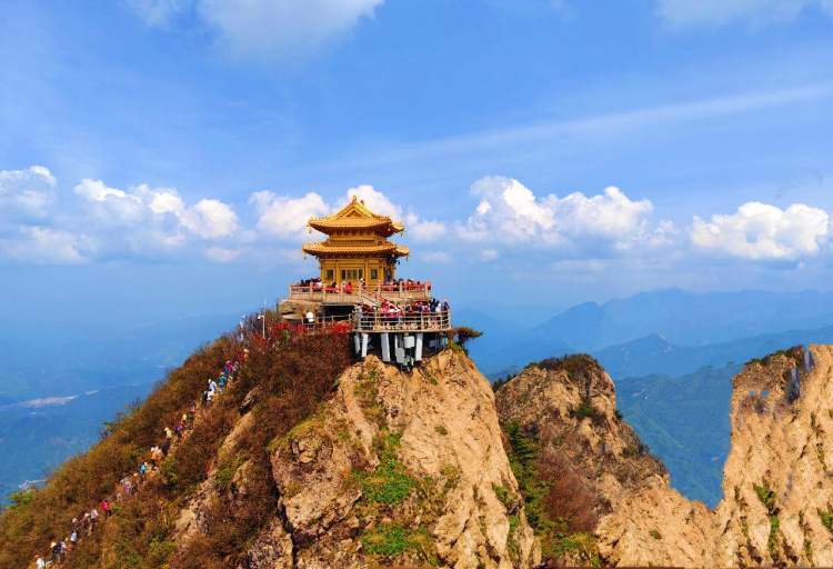 老君山最新人流涌动，攀登知识高峰，探索无限可能