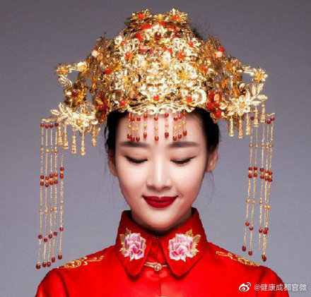 时尚与传统交融，最新新娘头饰的绝美风采
