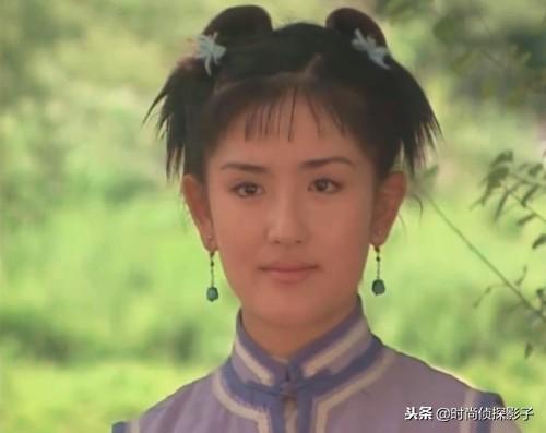 小丽探索时尚发型之旅，温馨发型图女与友情回忆的时尚灵感