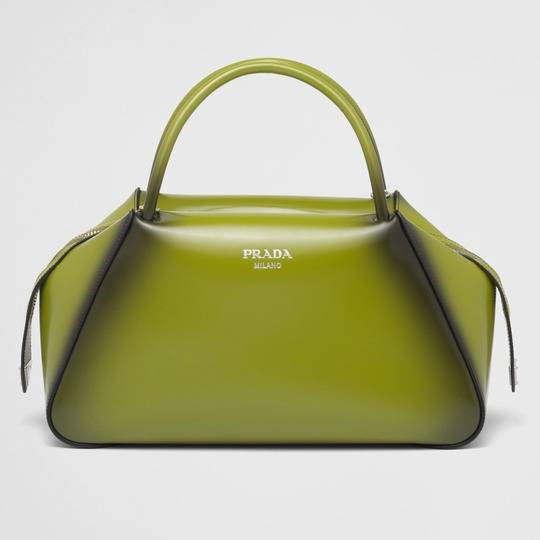 Prada最新款女包2017，变化、学习与自信的力量展现时尚魅力